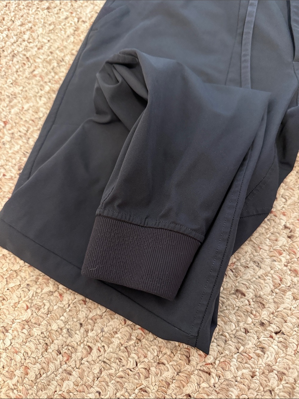 Men’s lululemon joggers - Picture 4 of 4